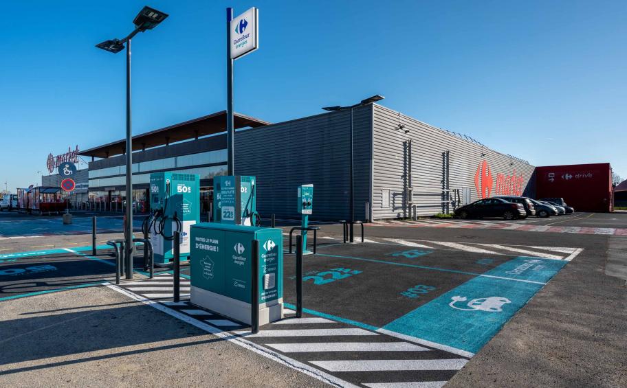 Eiffage Énergie Systèmes contractualise l’installation de 250 stations de recharge électriques pour le client DRIVECO, sur les parkings des supermarchés Carrefour Market